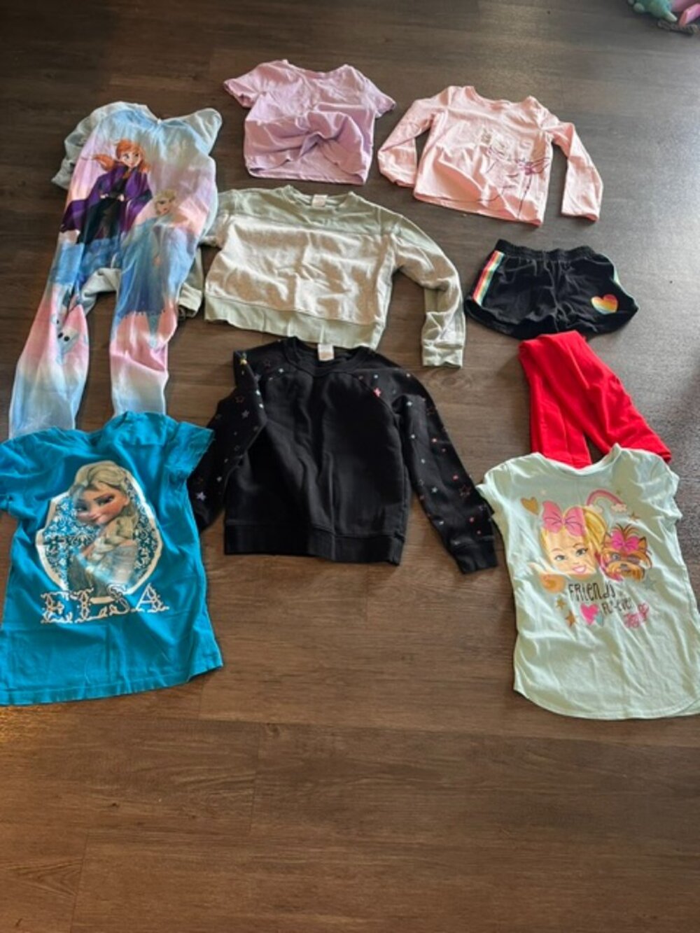 LOT OF GIRLS CLOTHING  SIZE 7  9 PIECES